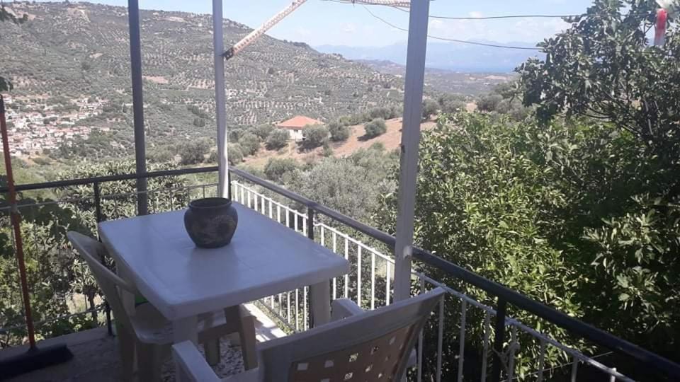 Vila Vacation House Dionysia Aígio Exteriér fotografie