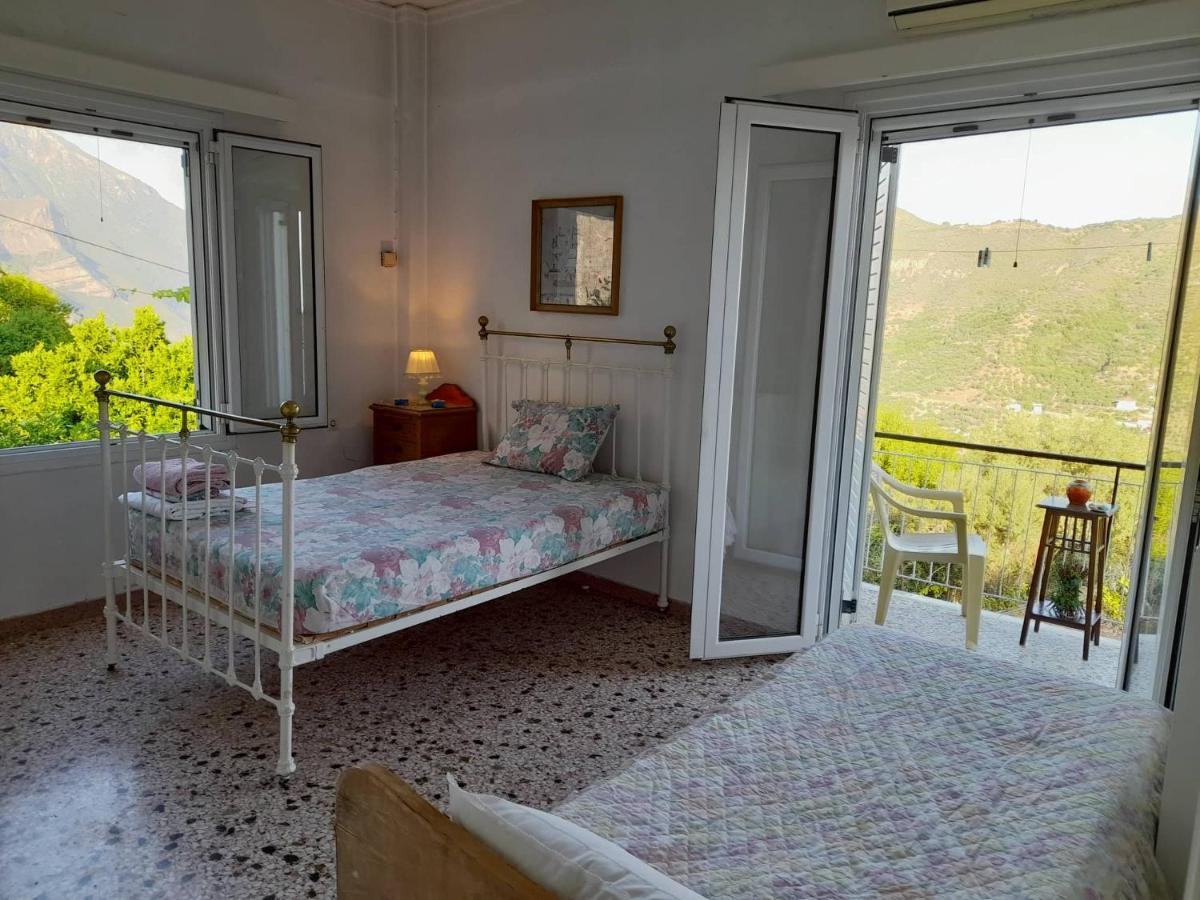 Vila Vacation House Dionysia Aígio Exteriér fotografie